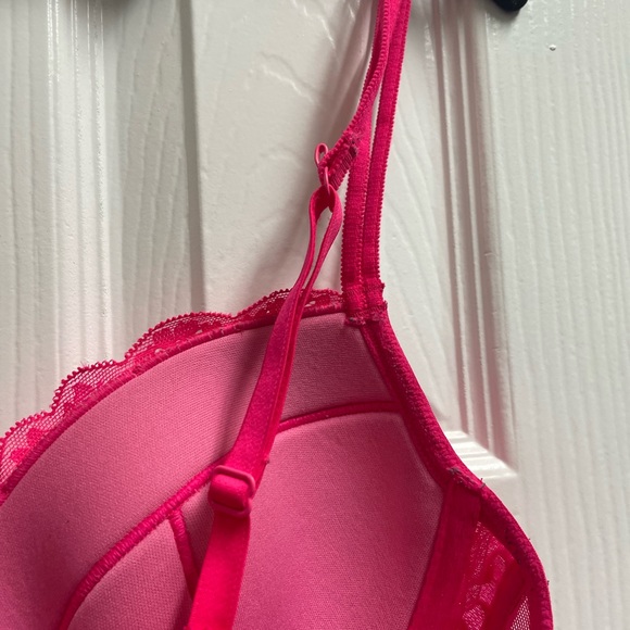EUC Victoria’s Secret Size 36C hot pink lace bra. Very comfortable and cute - Picture 6 of 6